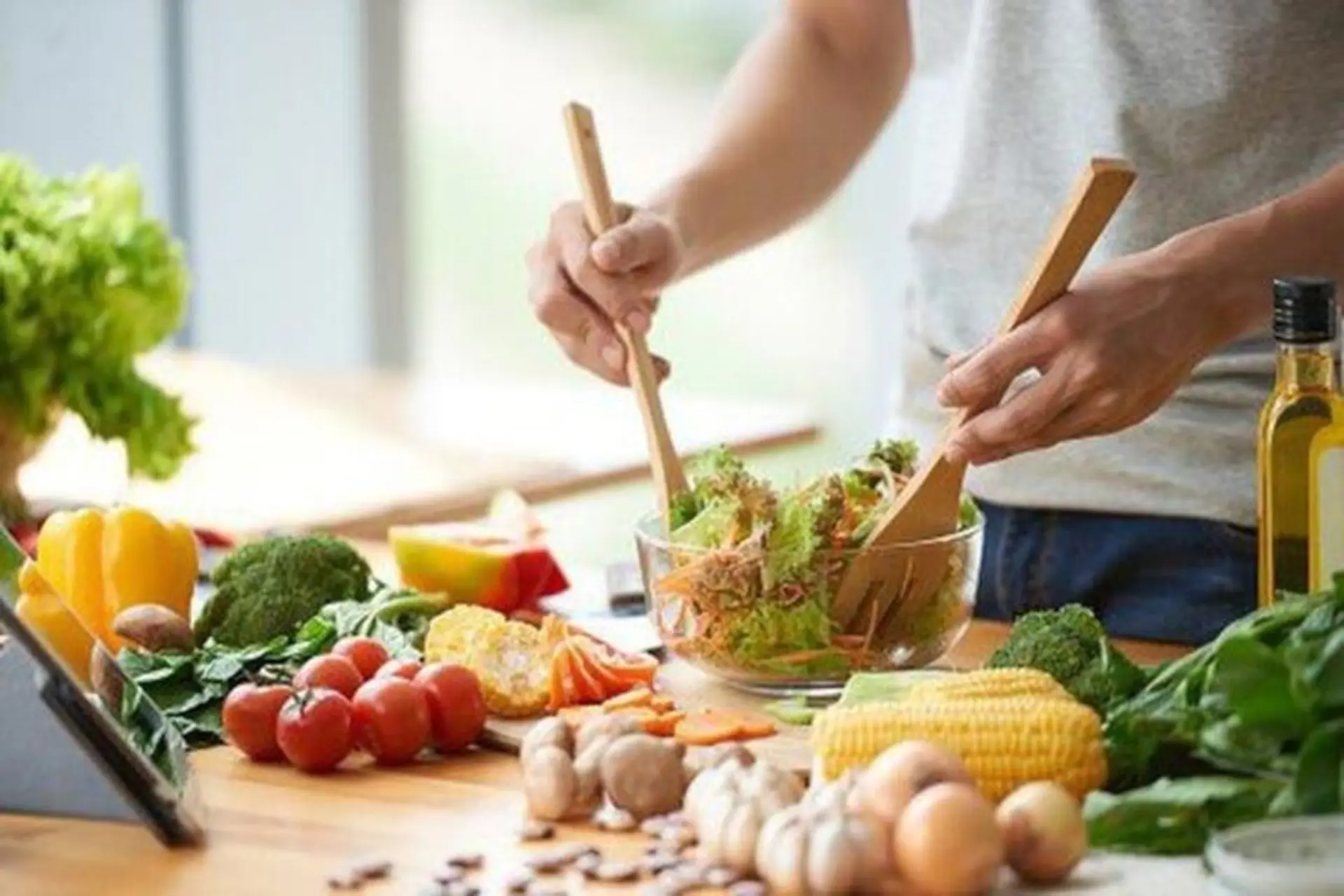 “Bệnh từ miệng mà ra”: Những mối họa tiềm ẩn trong bữa ăn hàng ngày