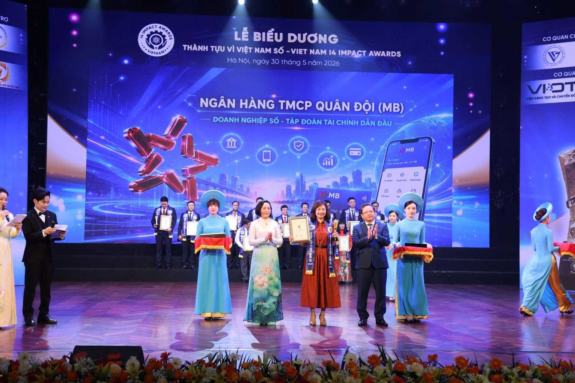 BIZ MBBank được vinh danh tại lễ biểu dương thành tựu tác động vì Việt Nam số 2026