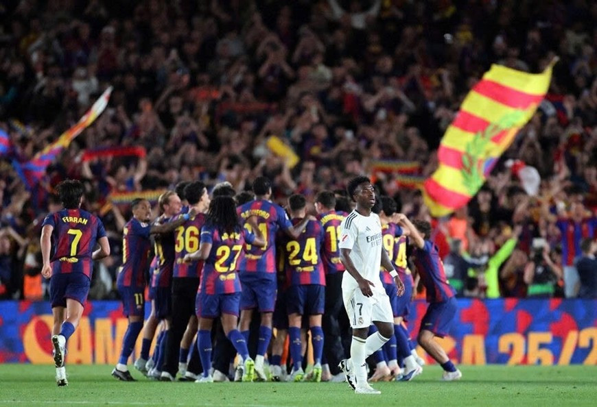 Barcelona nguy cơ đối mặt án phạt nặng từ UEFA.