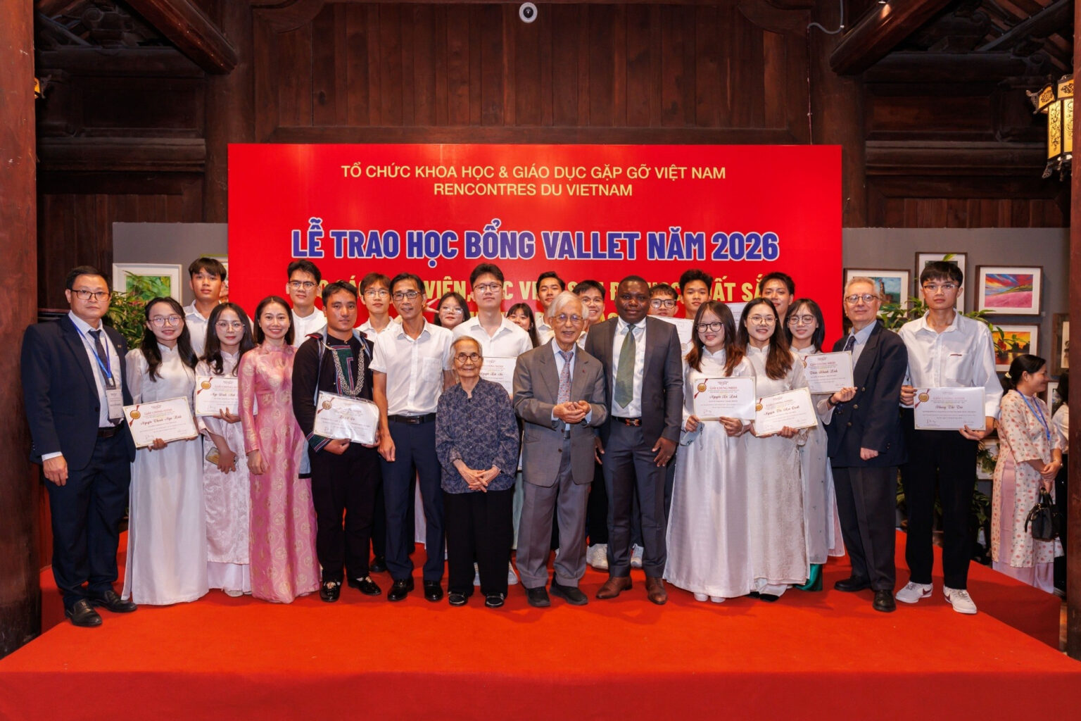 Học bổng Vallet đã đồng hành cùng nhiều thế hệ học sinh, sinh viên và các nhà nghiên cứu trẻ Việt Nam. 2-5341.jpg