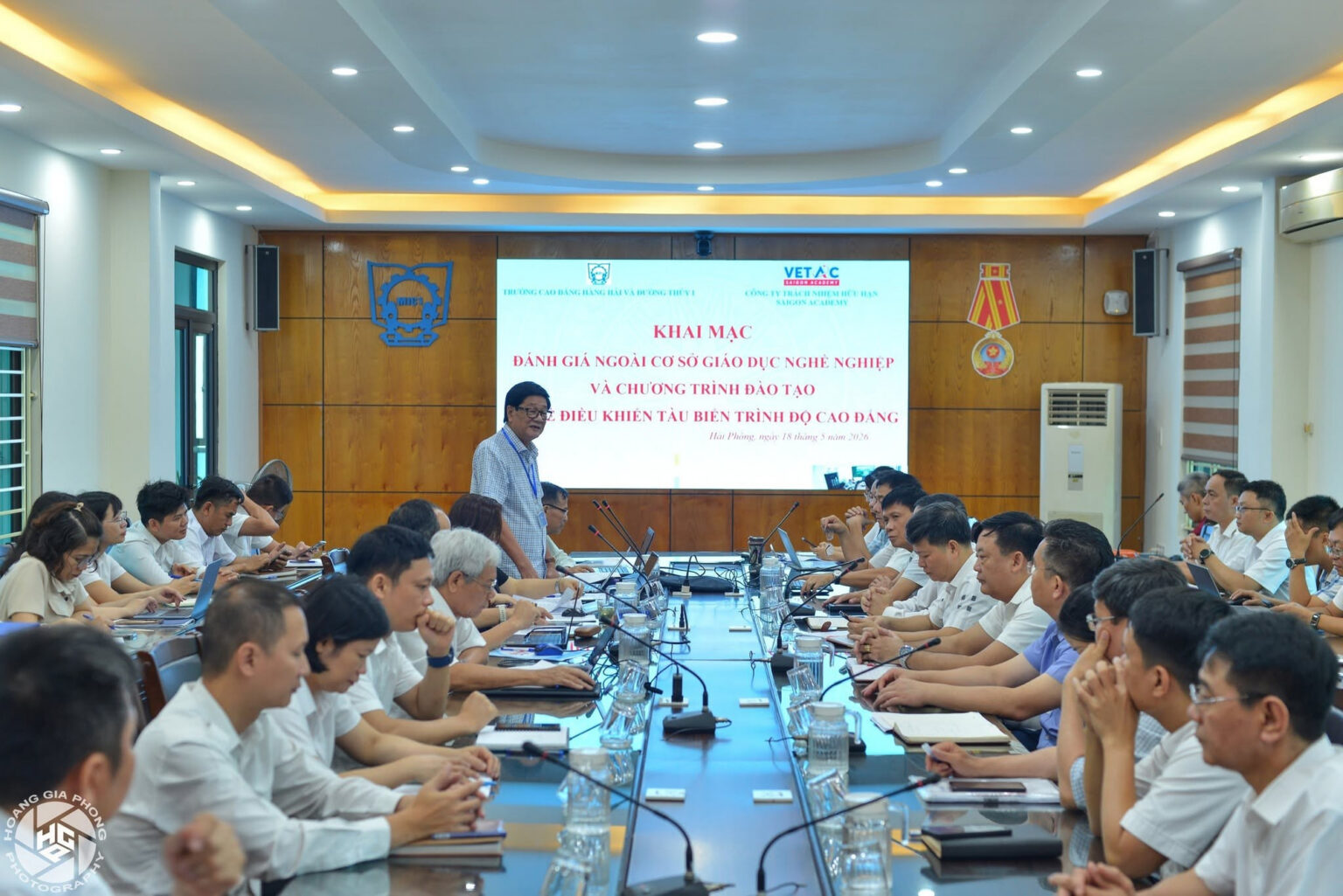 Trường Cao đẳng Hàng hải và Đường thủy I đã tổ chức chương trình khảo sát chính thức đánh giá ngoài cơ sở giáo dục nghề nghiệp và chương trình đào tạo nghề Điều khiển tàu biển trình độ cao đẳng. 3-10-hp1.jpg